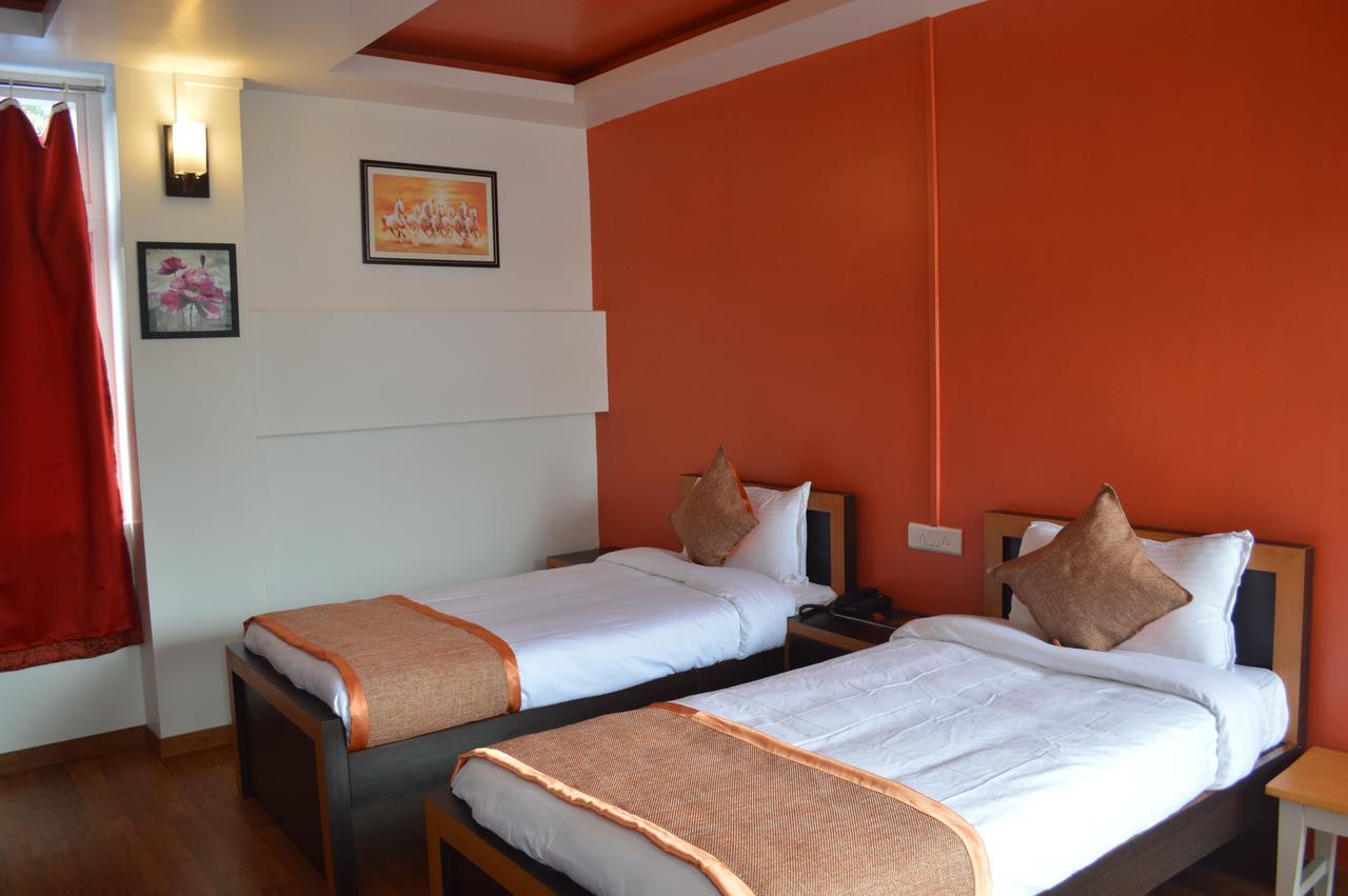 Orange Homestay Shillong Eksteriør billede